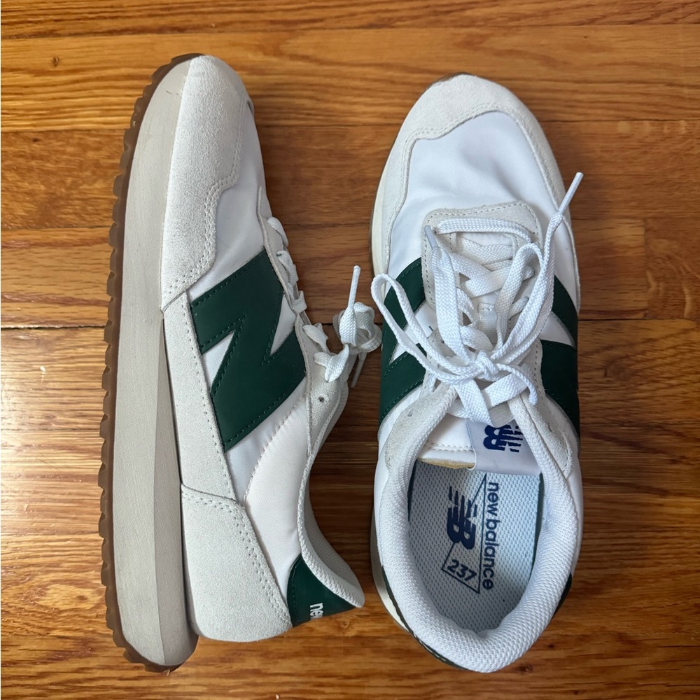 New balance 237 in white/green